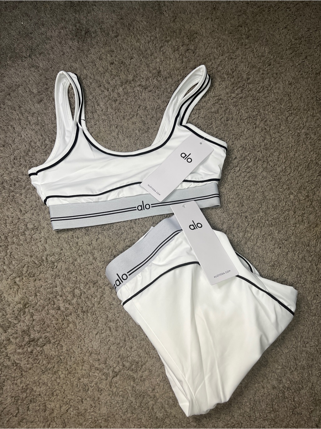 Alo White & Black 2-Piece Activewear Set (Size Small) — image 4 of 4